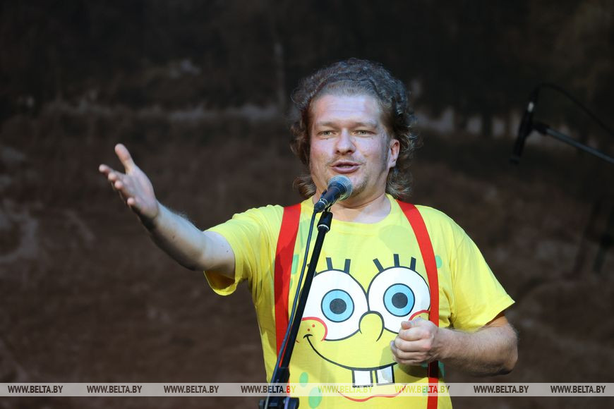 Выступает лауреат фестиваля Дмитрий Юртаев