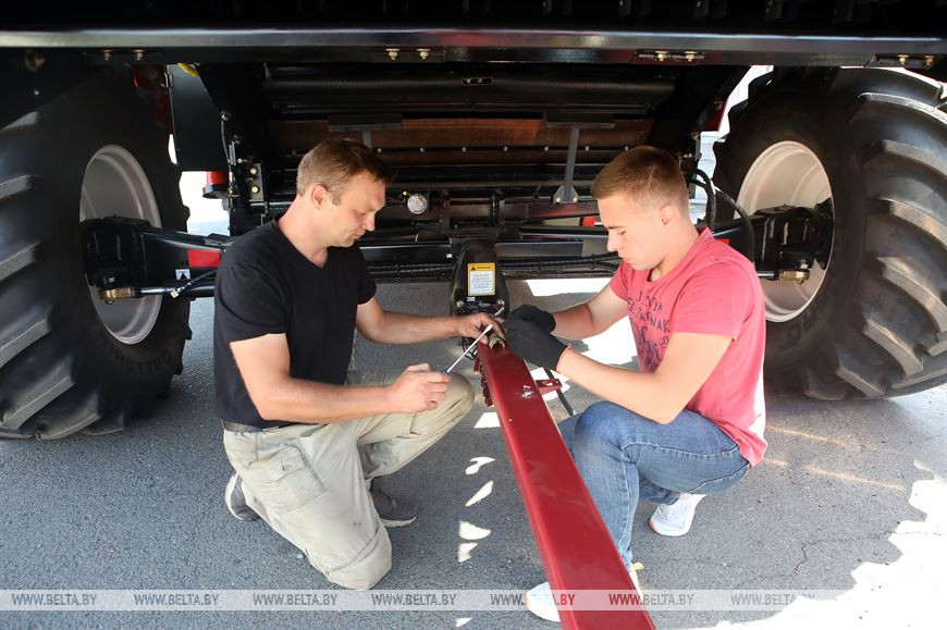 Мастера-наладчики Дмитрий Андреенко и Никита Назаренко Мастера-наладчики Дмитрий Андреенко и Никита Назаренко