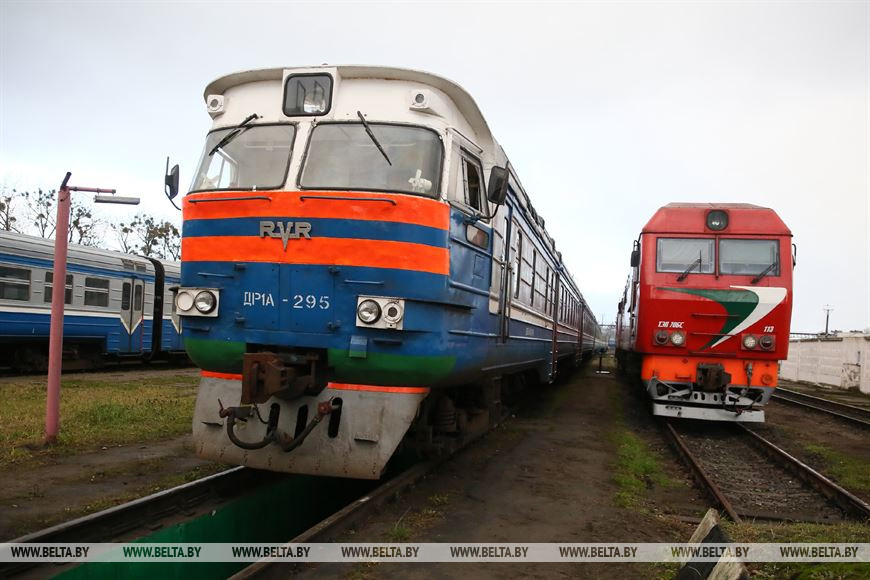 Дизель-поезд на территории Локомотивного оборотного депо в Гродно Дизель-поезд на территории Локомотивного оборотного депо в Гродно