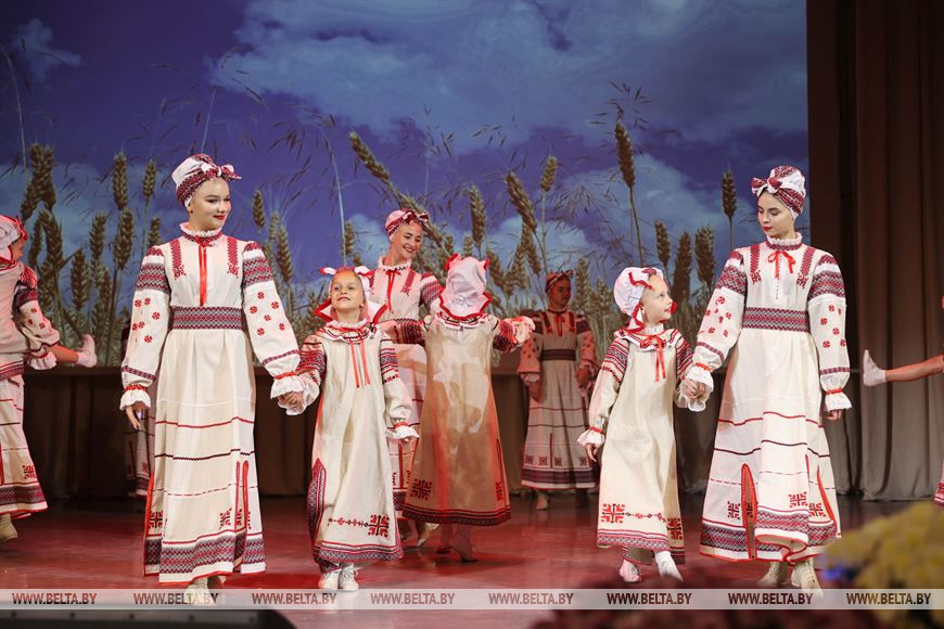 Во время праздничного концерта Во время праздничного концерта