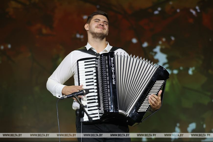 Во время праздничного концерта Во время праздничного концерта