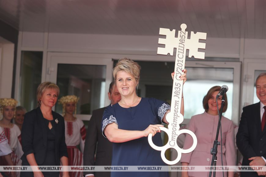 Директор школы №52 Оксана Цуран Директор школы №52 Оксана Цуран