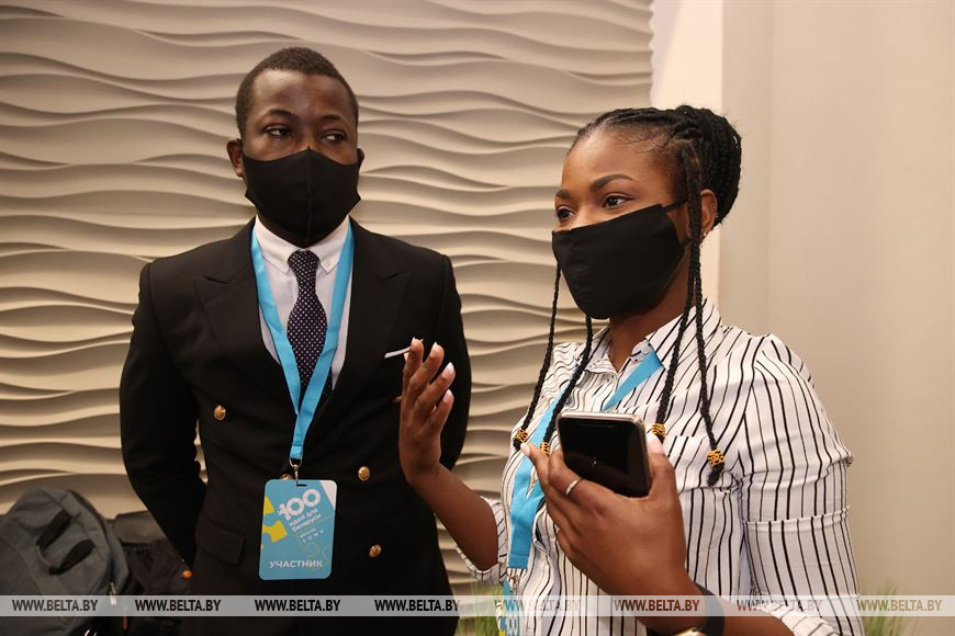 Себастьян Дивиндо Пеленда из Конго и Аджей Рейчел Ашыкай из Ганы