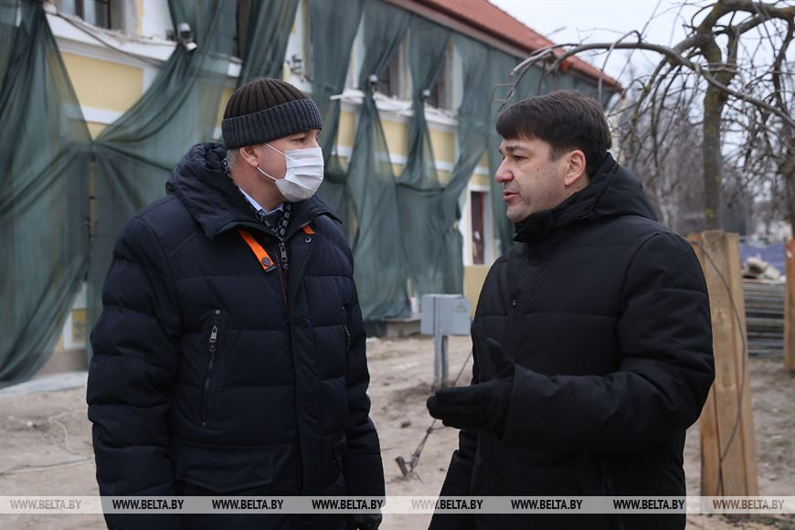 Помощник Президента Республики Беларусь - инспектор по Гродненской области Юрий Караев и заместитель председателя Гродненского облисполкома Виктор Пранюк