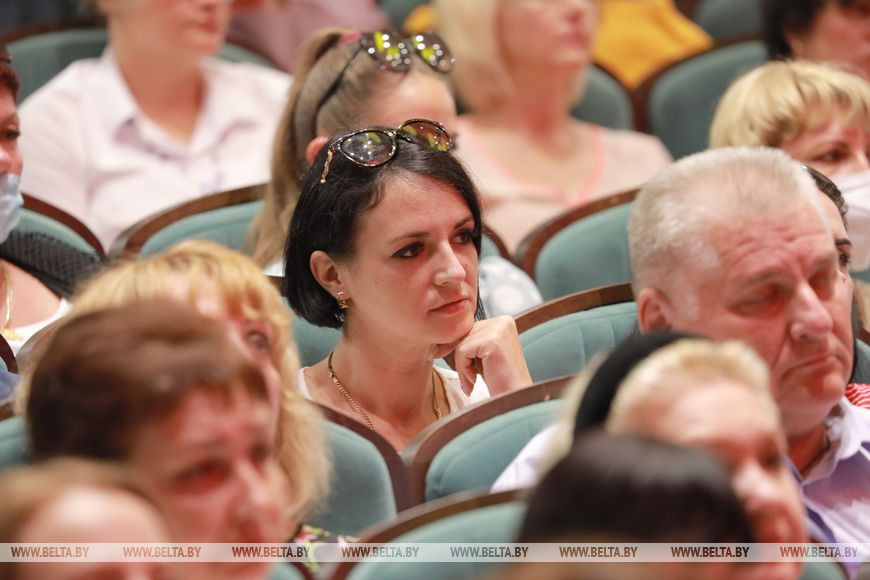 Во время церемонии Во время церемонии