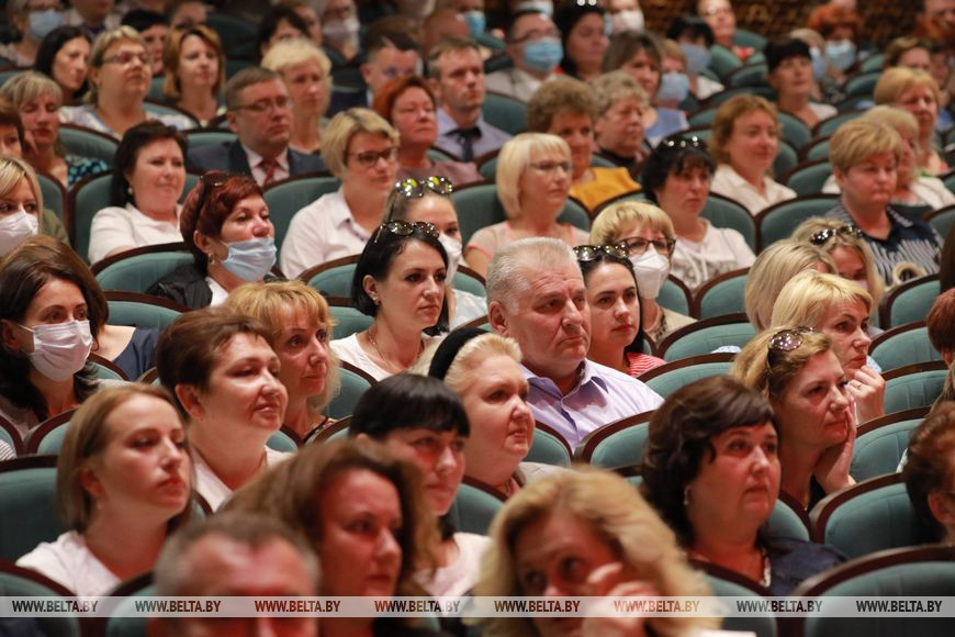 Во время церемонии Во время церемонии