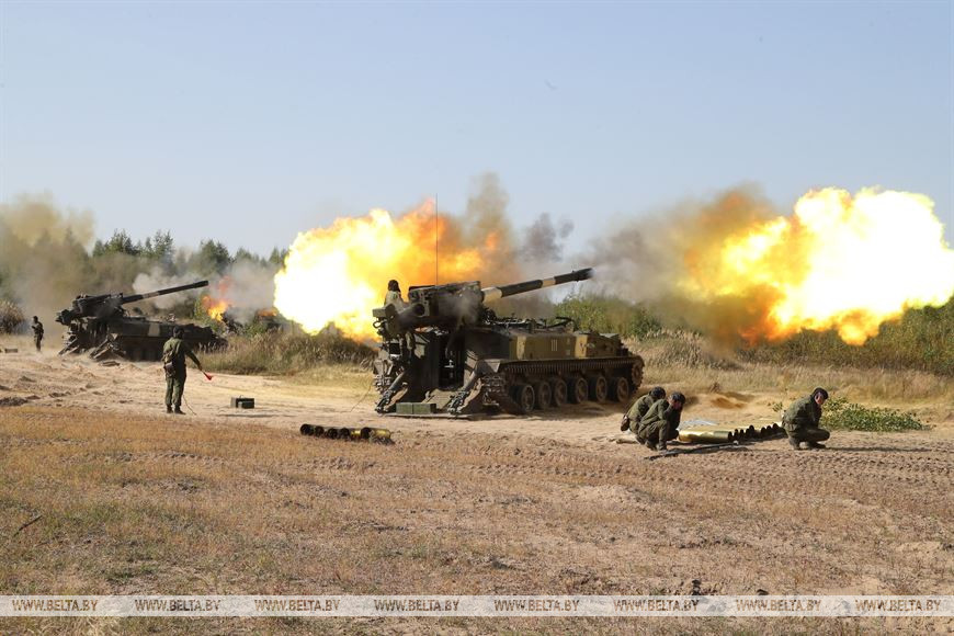 Стрельба из самоходной артиллерийской установки 2С5 "Гиацинт-С" Стрельба из самоходной артиллерийской установки 2С5 "Гиацинт-С"