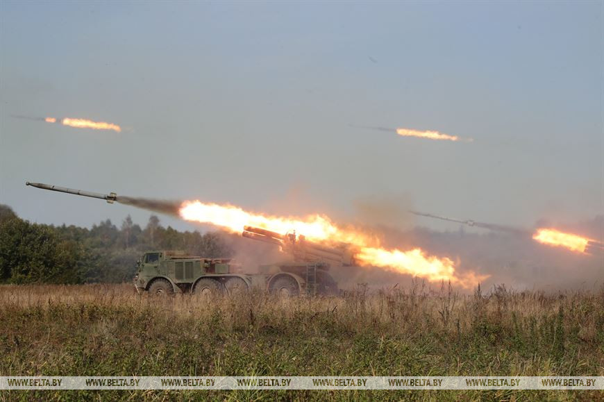 Стрельба из РСЗО "Ураган" Стрельба из РСЗО "Ураган"