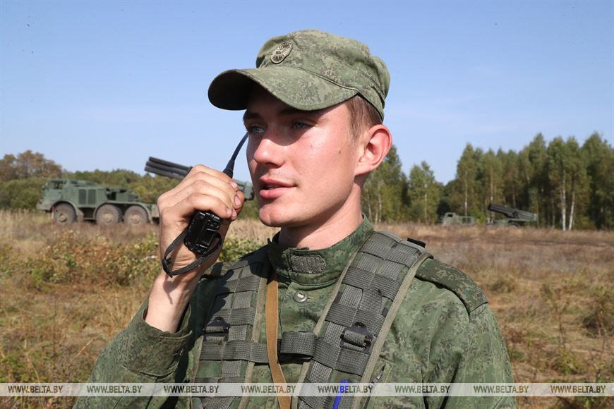 Заместитель командира батареи 51-й гвардейской артиллерийской бригады лейтенант Даниил Андрейчик Заместитель командира батареи 51-й гвардейской артиллерийской бригады лейтенант Даниил Андрейчик