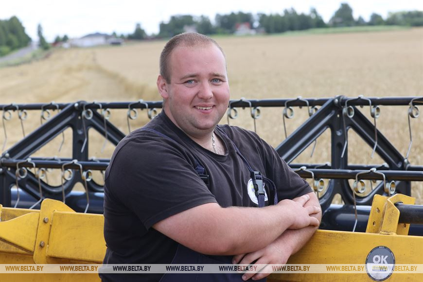 Комбайнер "Межаво-Агро" Владислав Лаптинский Комбайнер "Межаво-Агро" Владислав Лаптинский