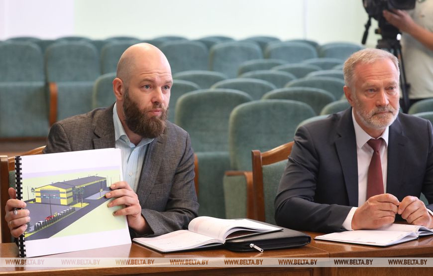 На приеме руководители предприятия ООО "Шарковщинский домостроительный комбинат"