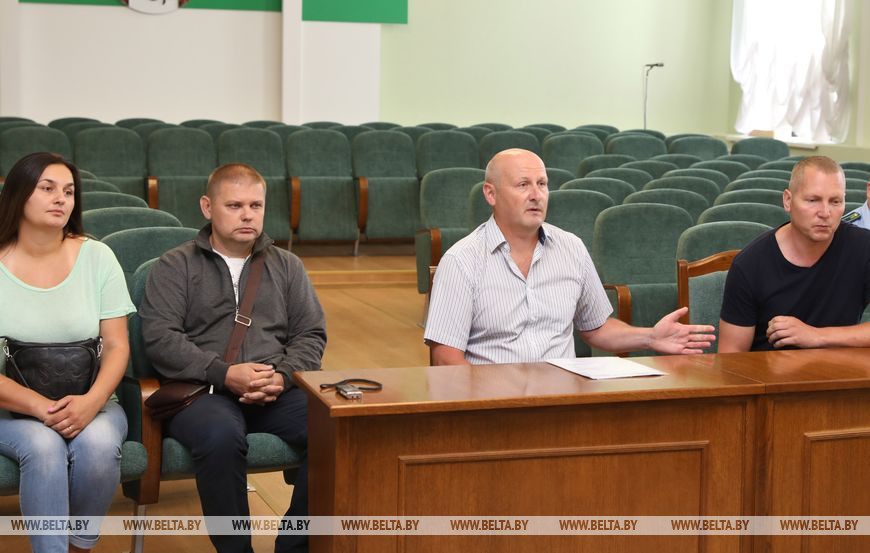 На приеме Марина и Виктор Ивановы, Александр Владимиров и Сергей Насатович