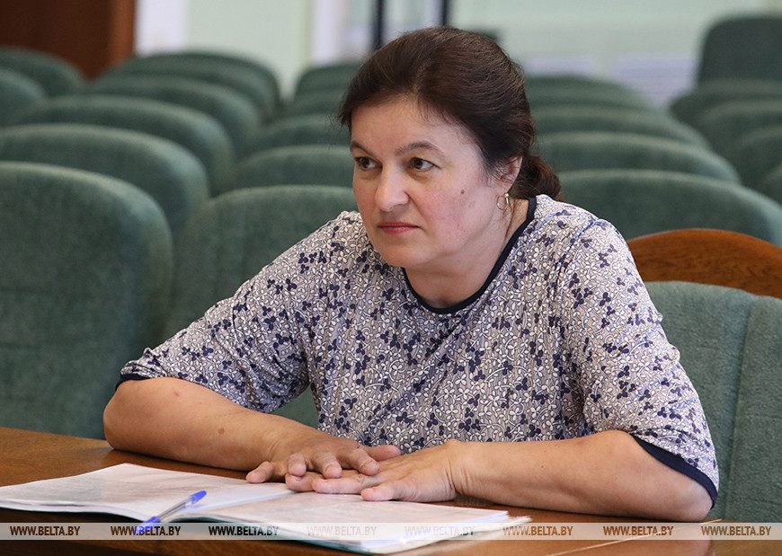 На приеме жительница Шарковщины Елена Латышенок