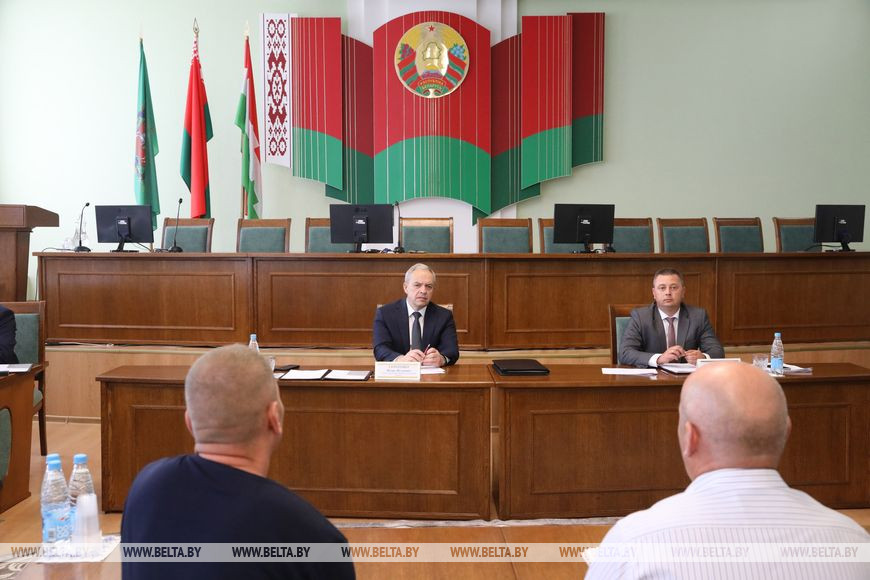 Игорь Сергеенко во время приема граждан