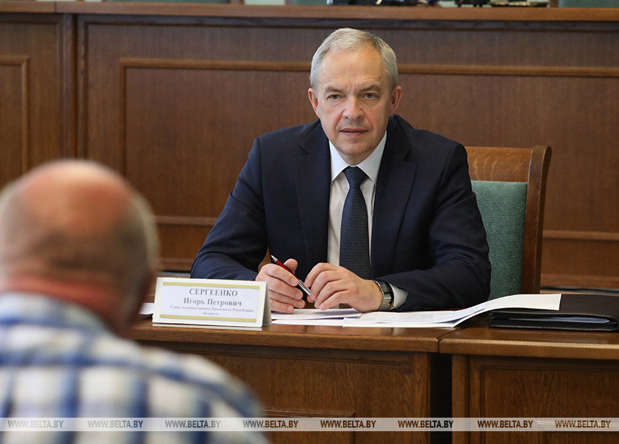 Игорь Сергеенко во время приема граждан