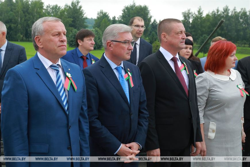 Председатель Могилевского горисполкома Владимир Цумарев, заместитель председателя Могилевского облисполкома Валерий Малашко и председатель Могилевского облисполкома Леонид Заяц Председатель Могилевского горисполкома Владимир Цумарев, заместитель председателя Могилевского облисполкома Валерий Малашко и председатель Могилевского облисполкома Леонид Заяц