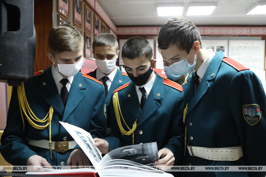 Во время открытия выставки Во время открытия выставки