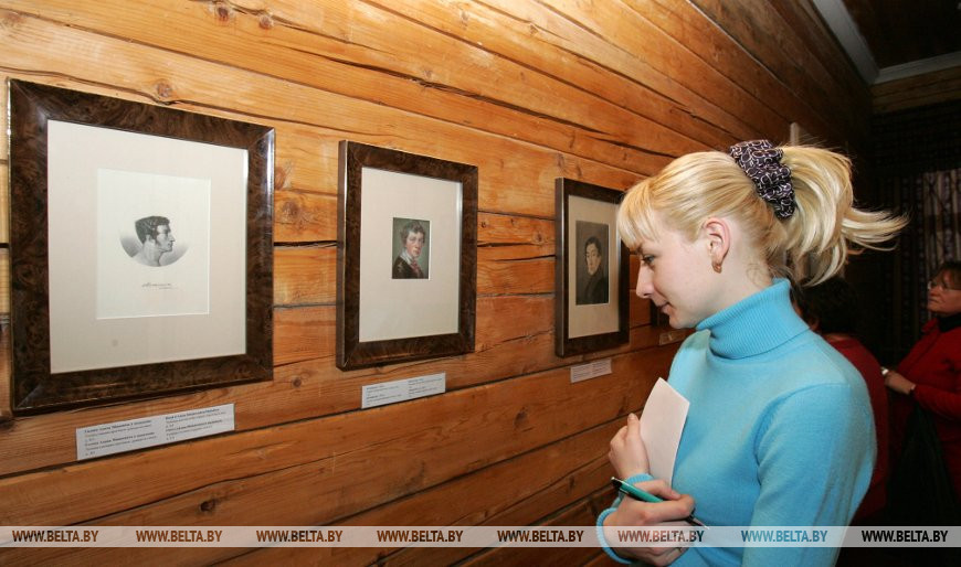 На выставке репродукций картин Валентия Ваньковича. Фото из архива