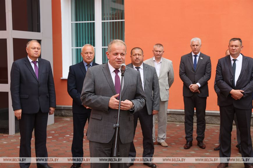 Выступает Юрий Бондарь Выступает Юрий Бондарь