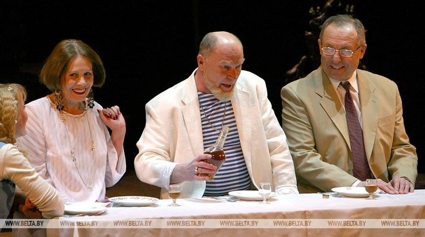 Фото из архива с премьеры спектакля "Затюканный апостол" по пьесе известного белорусского драматурга Андрея Макаенка Фото из архива с премьеры спектакля "Затюканный апостол" по пьесе известного белорусского драматурга Андрея Макаенка