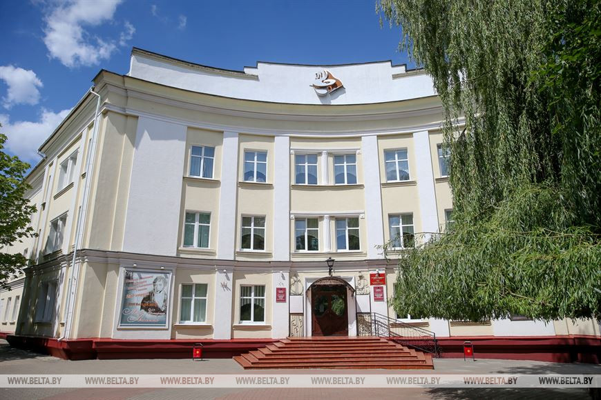 Молодечненский государственный музыкальный колледж имени М.Огинского Молодечненский государственный музыкальный колледж имени М.Огинского