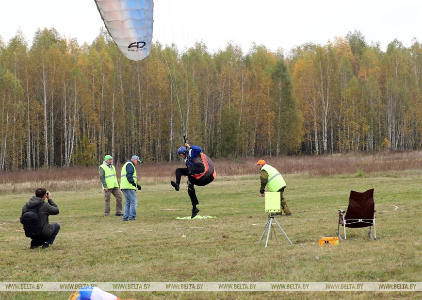 Точность приземления состоит в попадании ногой в точку размером в 2 см Точность приземления состоит в попадании ногой в точку размером в 2 см