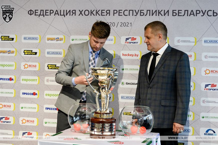 Справа - Вадим Салей, брат Руслана Салея