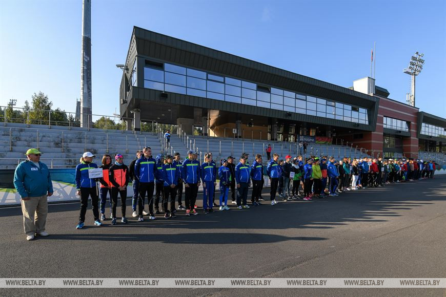 Во время открытия соревнований Во время открытия соревнований