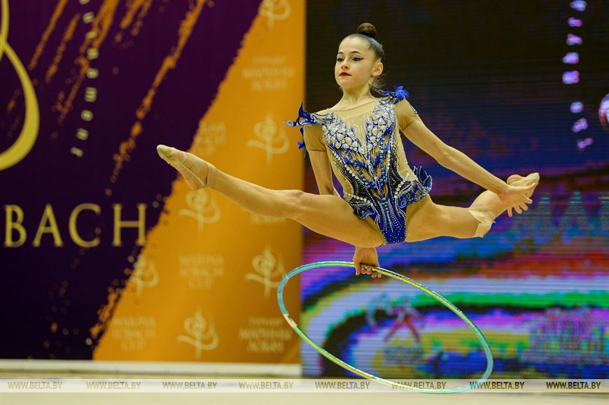 Блок Нога (Израиль) во время выступления с обручем Блок Нога (Израиль) во время выступления с обручем