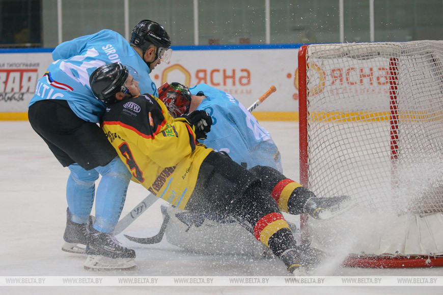 Команды Германии и Балтии сыграли вничью на Рождественском турнире любителей хоккея в Минске