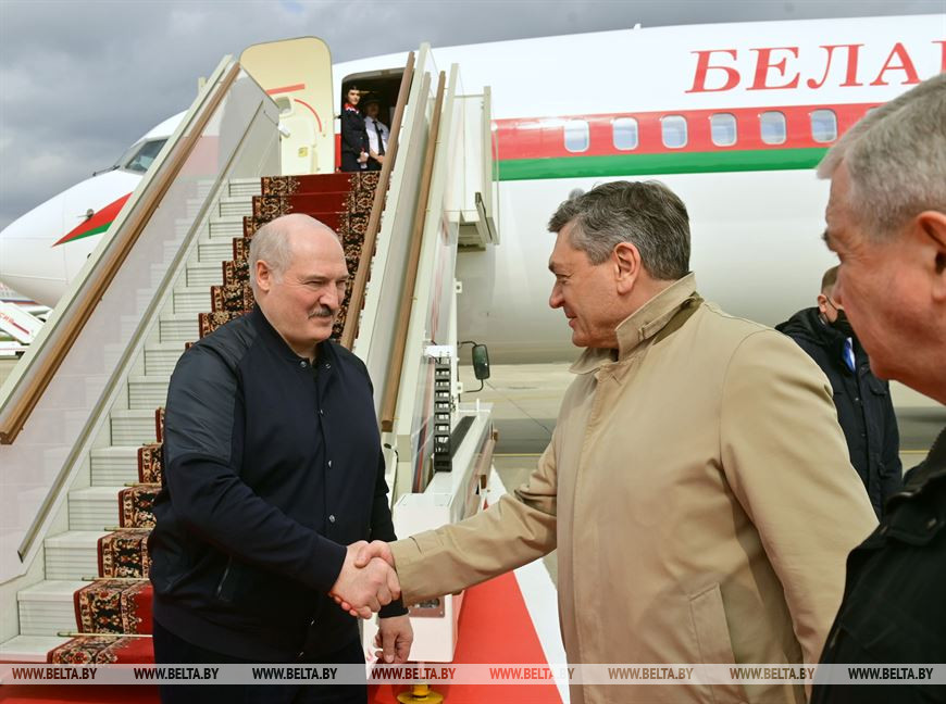 Александр Лукашенко в аэропорту