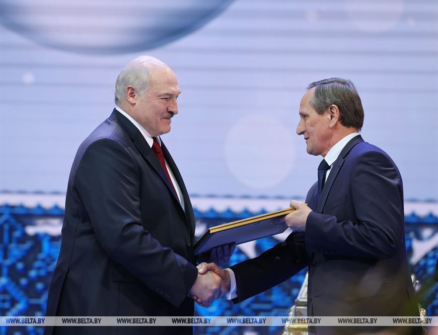 За значительный вклад в сохранение исторической правды о Великой Отечественной войне, реализацию проекта Союзного государства по реконструкции зданий и сооружений Брестской крепости премии удостоен коллектив мемориального комплекса "Брестская крепость-герой". Награда вручается директору комплекса Григорию Бысюку