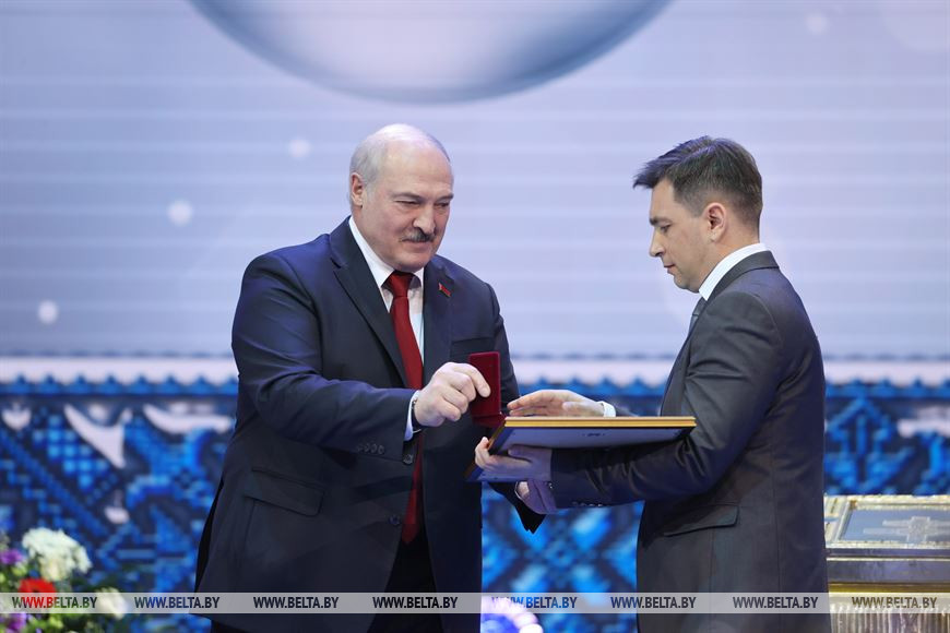 Спецпремии "Белорусский спортивный Олимп" 2020 года удостоен заведующий отделом спортивных новостей Агентства телевизионных новостей НГТРК Николай Стуло