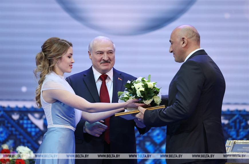 Председатель правления ЗАО "Второй национальный телеканал" Марат Марков отмечен специальной премией за создание авторских телепередач о людях, событиях и достижениях суверенной Беларуси