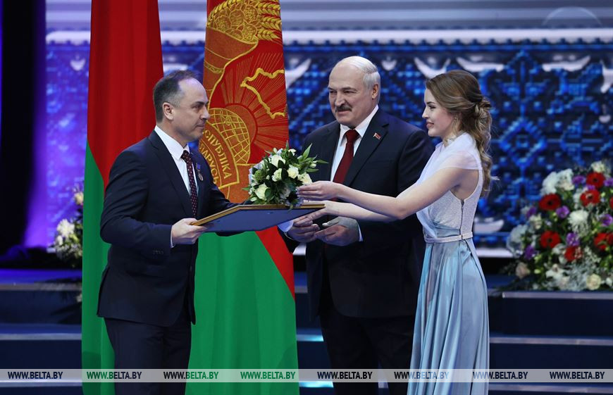 Спецпремией Президента награжден директор Института истории Национальной академии наук, кандидат исторических наук Вадим Лакиза за участие в создании археологического музея под открытым небом в Беловежской пуще