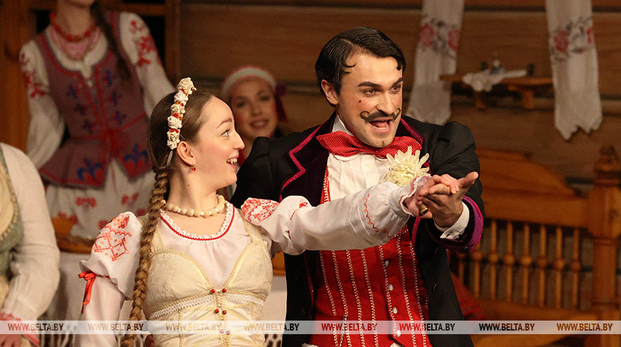 На репетиции обновленного спектакля "Павлинка"