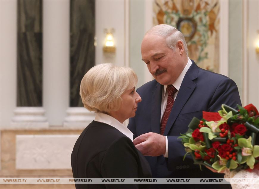 Маляр МТЗ Татьяна Жибуль награждена орденом Трудовой Славы