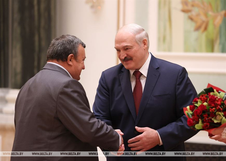 Заместитель председателя по растениеводству СПК "Колхоз Родина" Борис Сафонов награжден орденом Почета