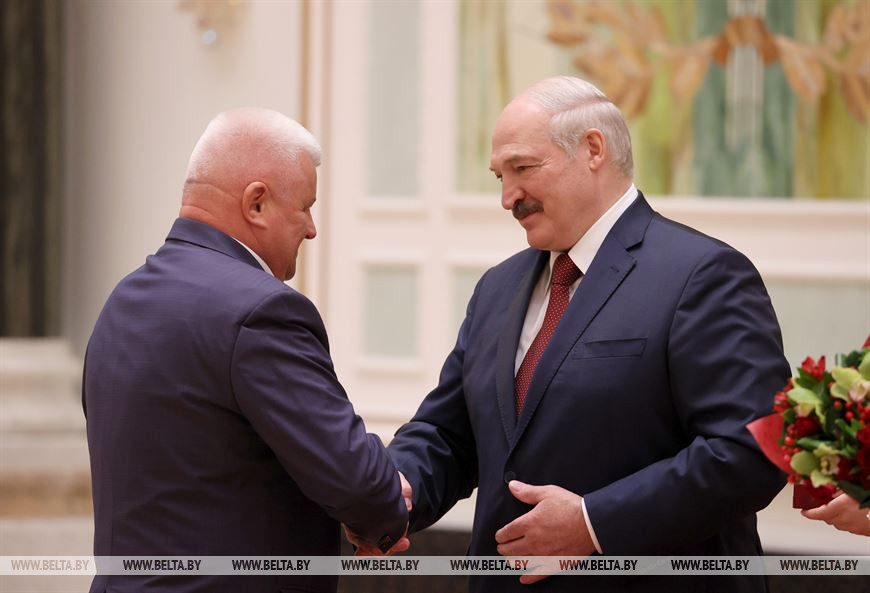 Директор предприятия "Брестский кооптранс" Анатолий Бортник стал заслуженным работником транспорта