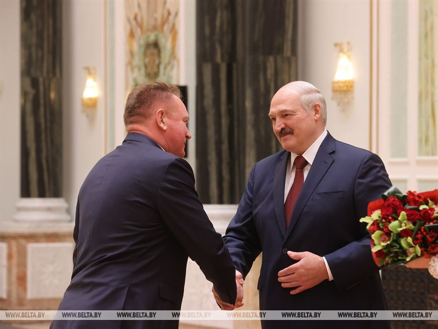 Председателю СПК "Озеры" Александру Шишко присвоено почетное звание "Заслуженный работник сельского хозяйства Республики Беларусь"