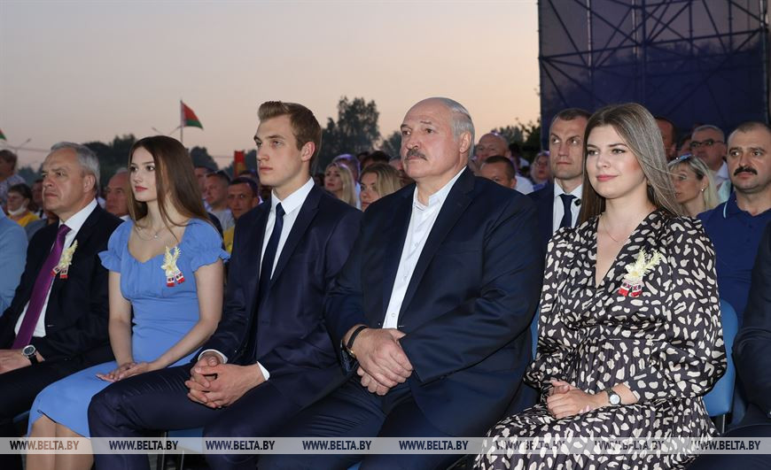 Во время концерта Во время концерта