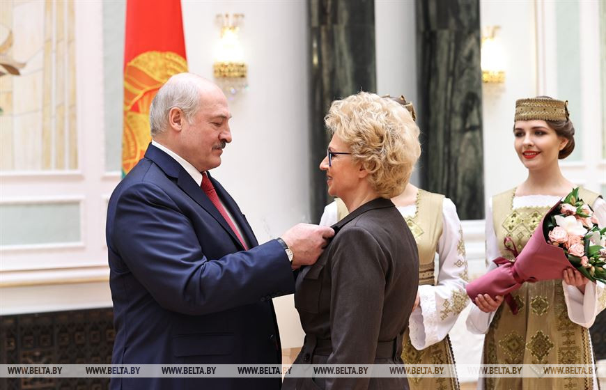 Директор гимназии №33 г. Минска Оксана Якубовская награждена орденом Франциска Скорины