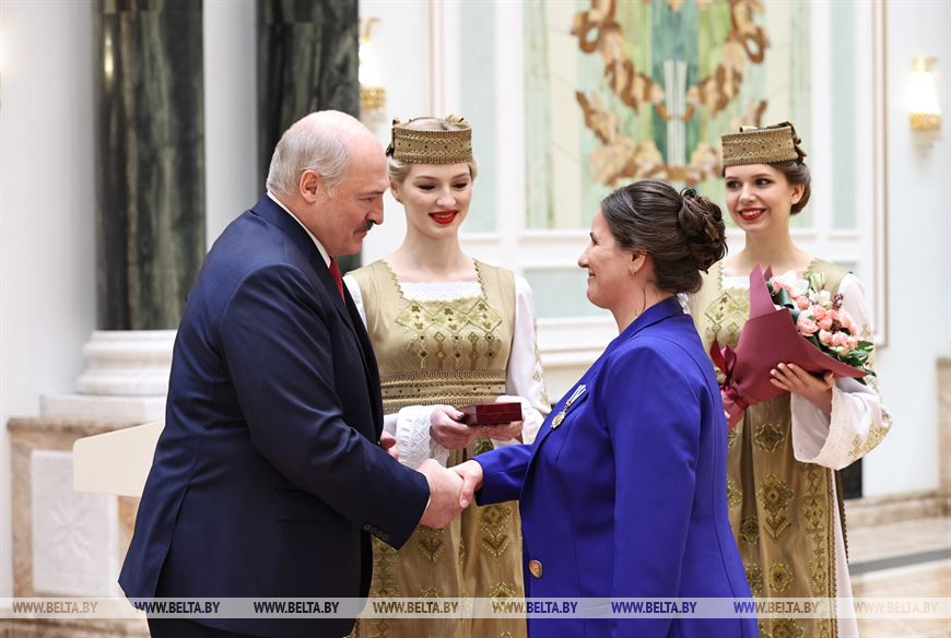 Технолог ОАО "Техсервис-Долгое" (Солигорский район) Елена Воронович награждена орденом Матери