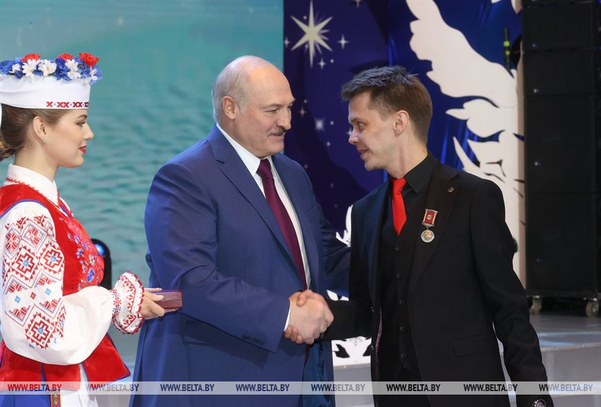 Медалью Франциска Скорины награжден специальный корреспондент отдела политических обозревателей дирекции информационного вещания ЗАО "Второй национальный телеканал" Игорь Тур