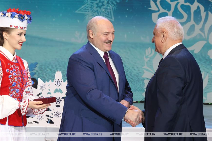 Орденом Отечества II степени награжден председатель Коллегии Евразийской экономической комиссии Михаил Мясникович