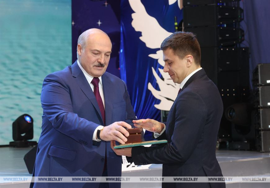 Благодарности Президента удостоен специальный корреспондент дирекции информационного вещания Андрей Александров