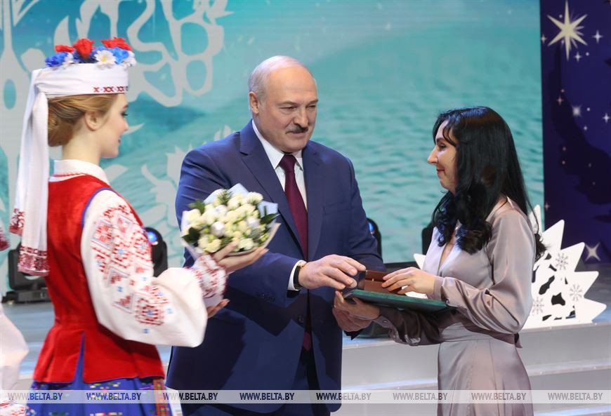 Благодарности Президента удостоена корреспонденту отдела журналистских расследований редакции газеты "СБ. Беларусь сегодня" Людмила Гладкая