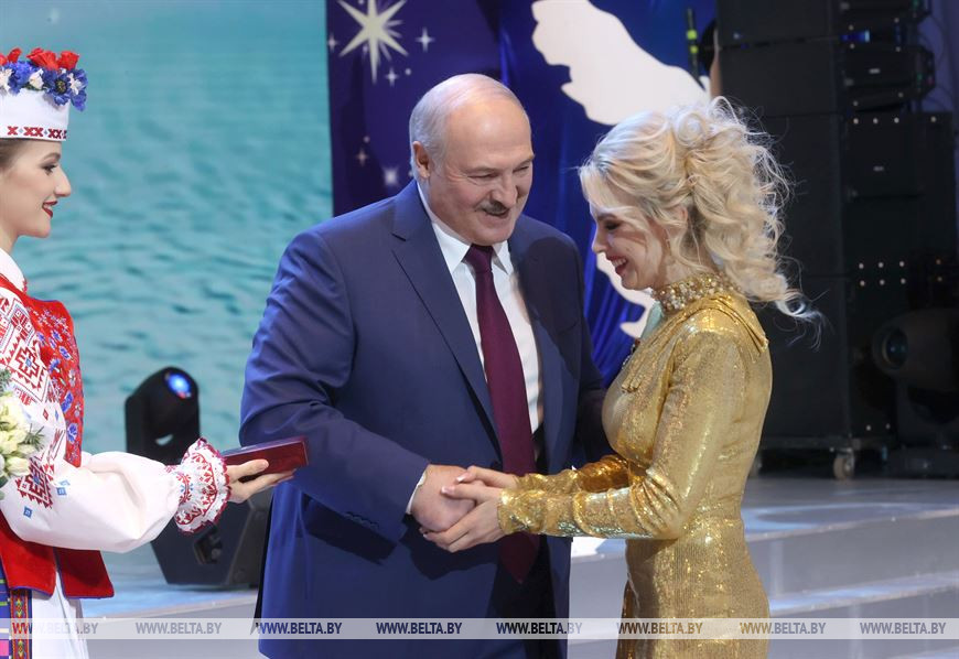 Артист-вокалист Молодежного театра-эстрады Жанет Бутерус-Сорока удостоена звания заслуженного артиста