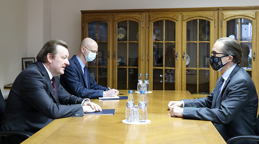 Сергей Алейник во время встречи с Джеффри Джуком. Фото МИД