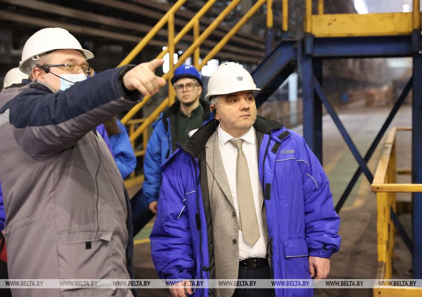 Артак Камалян во время посещения сортопрокатного цеха Артак Камалян во время посещения сортопрокатного цеха